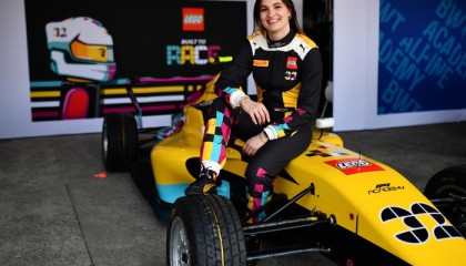 开云体育下载-当四成F1观众已是女性，女车手们正加速驶入F1赛场|赛车运动|赛车手|赛车|学院|比赛_新浪体育_新浪新闻