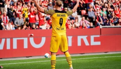 开云体育下载-哈兰德2射1传导演逆转 名宿：为了德甲，请留在他！