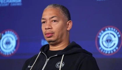 开云体育官网-不满意，泰伦-卢：洛城德比快船本该大胜；裁判对湖人太宽容了